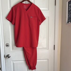 Figs Scrub Set Salmon Coral V-Neck Leon Top and Tansen Jogger Pants Size Medium